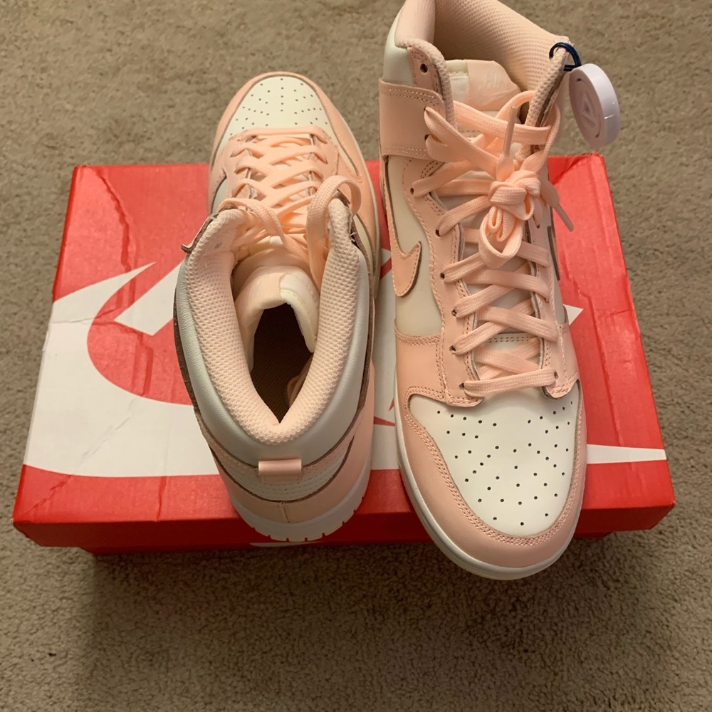 NIB Women’s Nike Dunk High - Size 10 (Men’s 8.5)